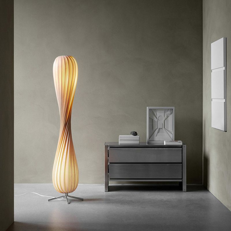 Muto Lámpara de Pie Moderna de Madera Torcida Color Madera