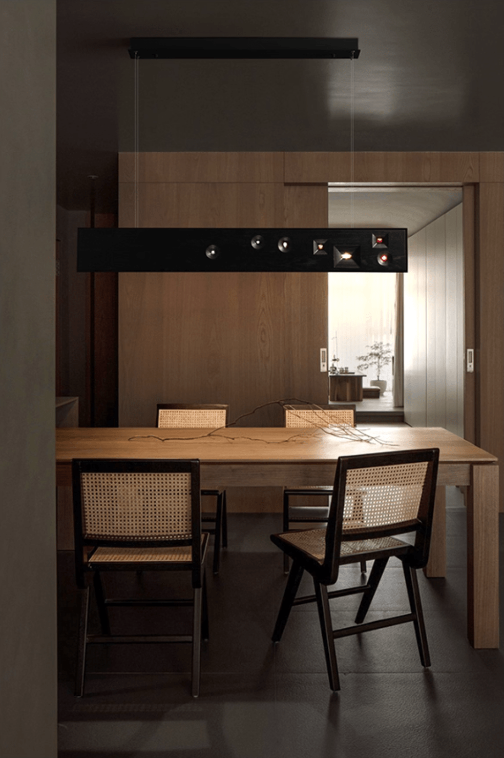 Elvorora lámpara colgante de madera Gemstone lineal LED