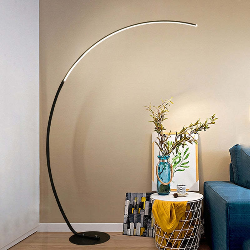 Mira Moderna Lineal Metal/Silicio LED Lámpara de Pie, Negra/Blanca