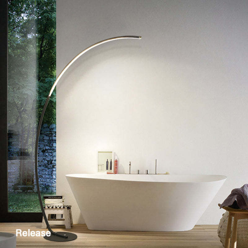 Mira Moderna Lineal Metal/Silicio LED Lámpara de Pie, Negra/Blanca