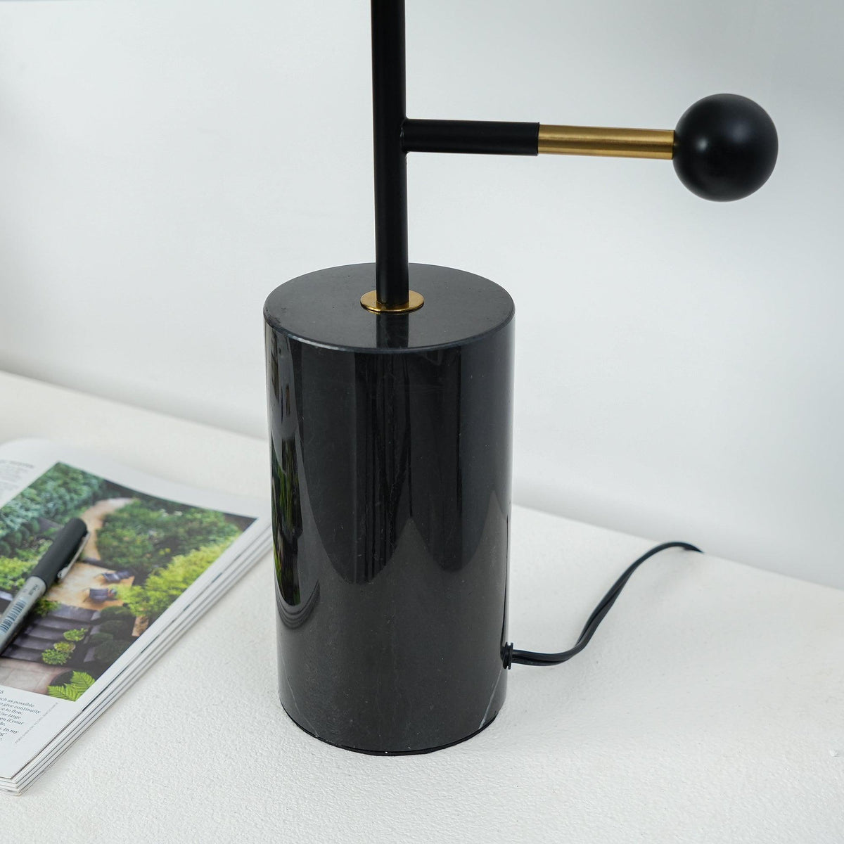 Vovena lámpara de mesa de mármol