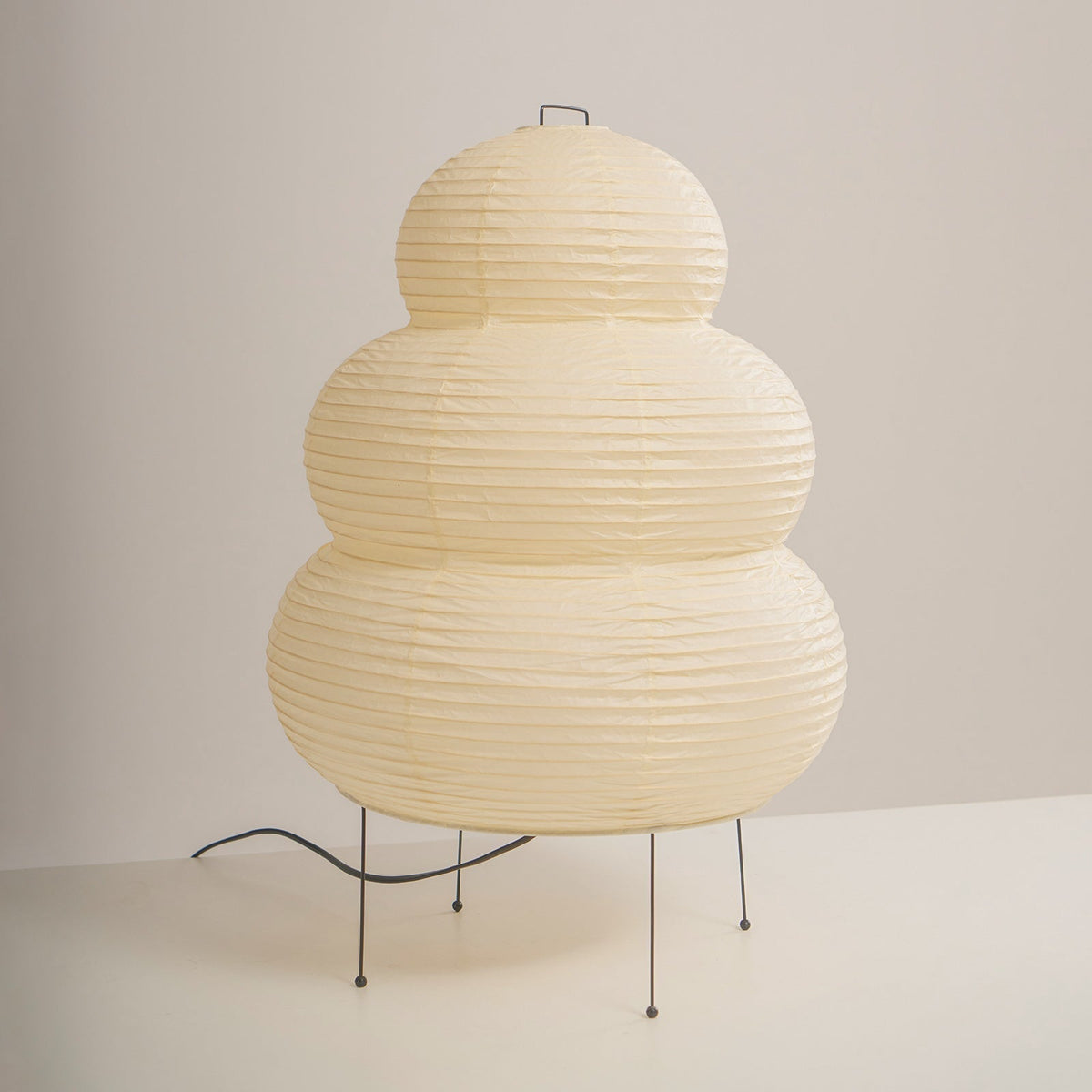 Tranquilux lámpara de mesa de papel inspirada en Japón
