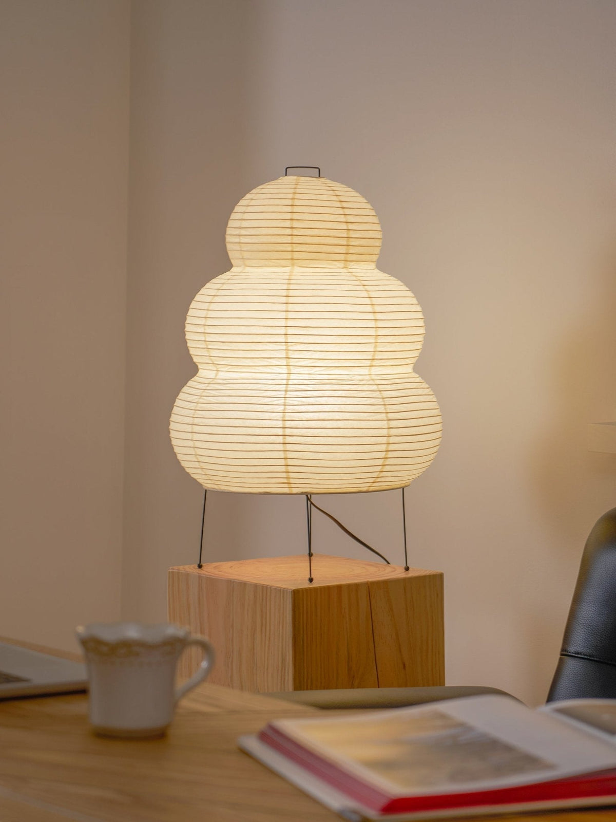 Tranquilux lámpara de mesa de papel inspirada en Japón