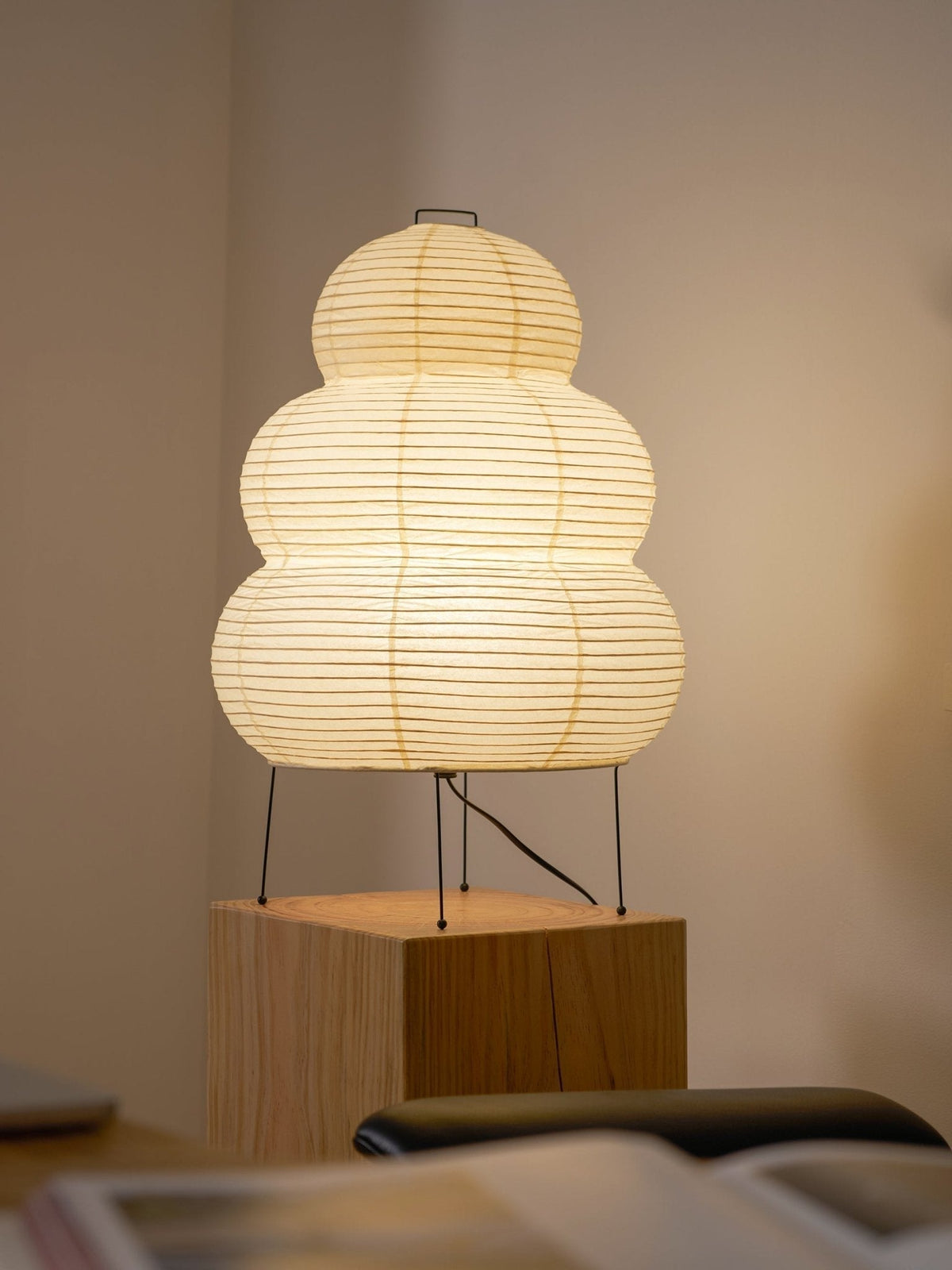 Tranquilux lámpara de mesa de papel inspirada en Japón