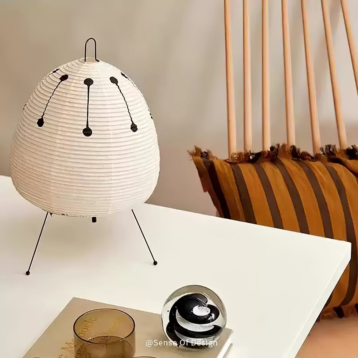 Tranquilux lámpara de mesa de papel inspirada en Japón