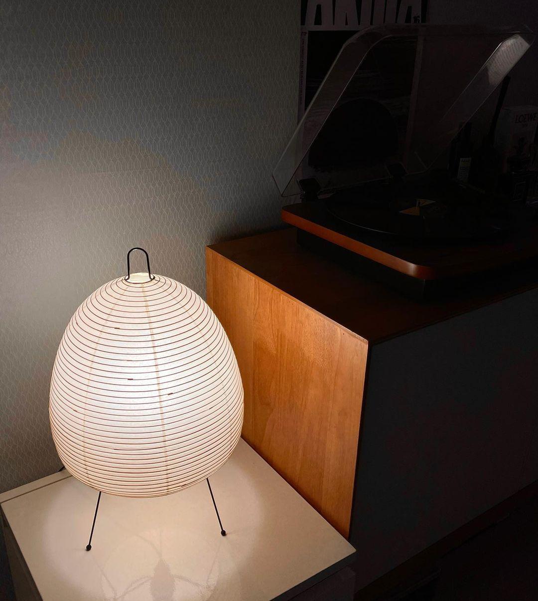 Tranquilux lámpara de mesa de papel inspirada en Japón