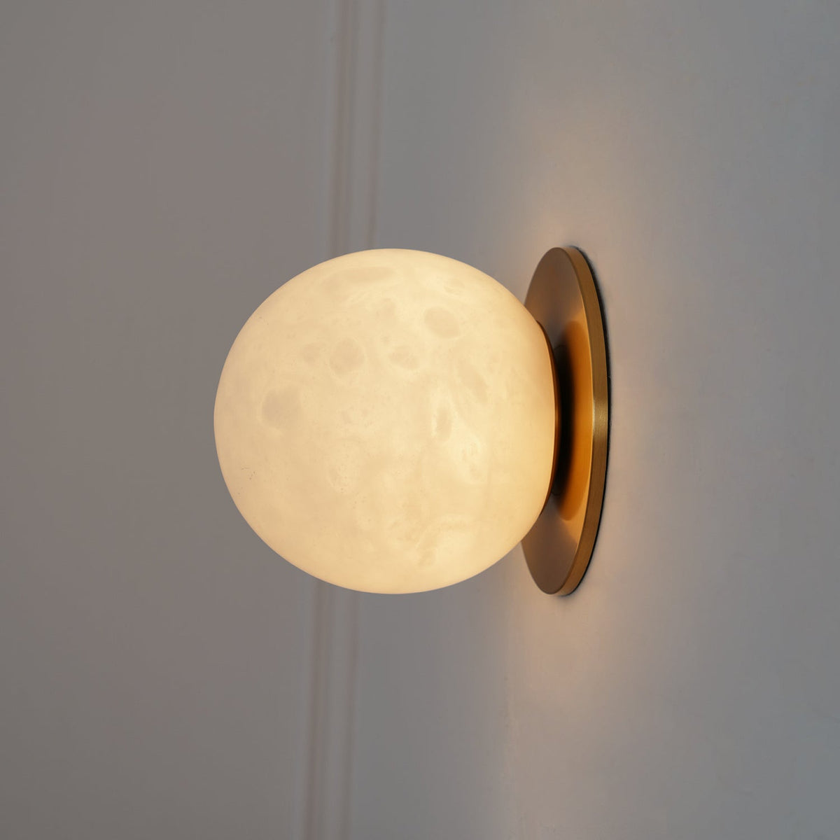 Kristy Lámpara de Pared Mini Orb de Alabastro