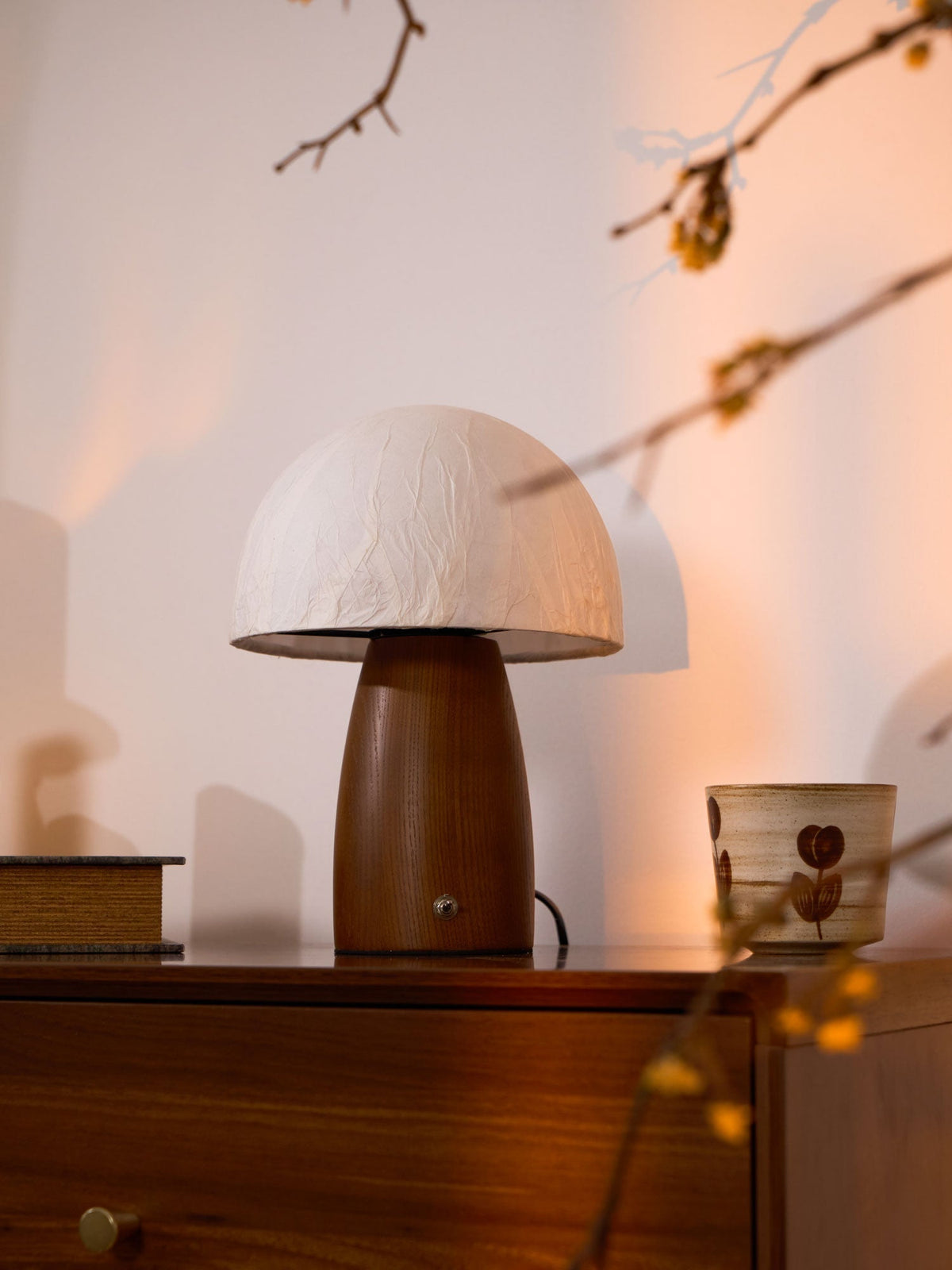 Nimbus lámpara de mesa de madera y tela