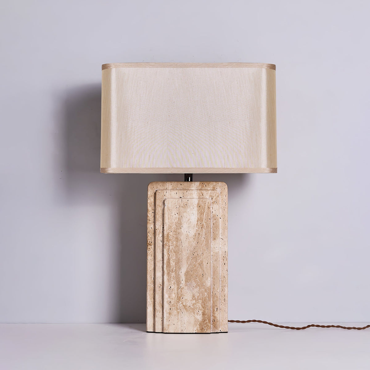 Cocare lámpara de mesa en travertino