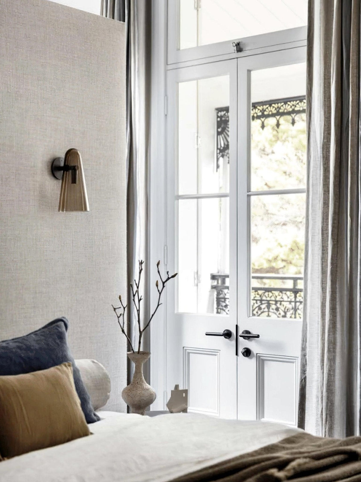Lioririella aplique de pared con pantalla de vidrio cónico