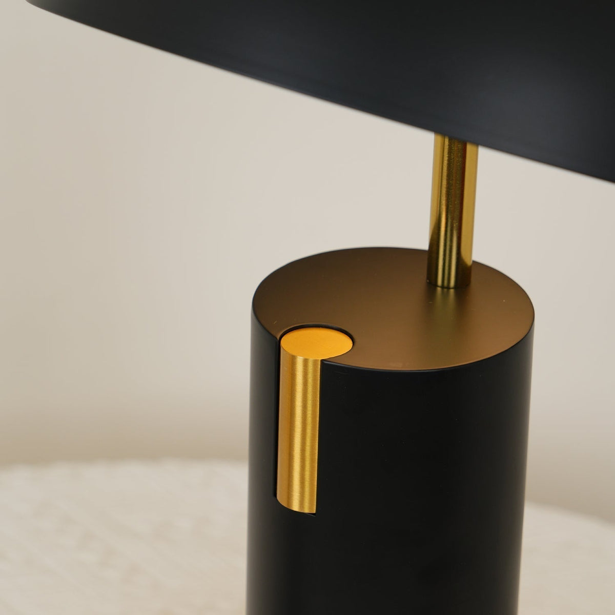 Veroca lámpara de mesa de acero industrial