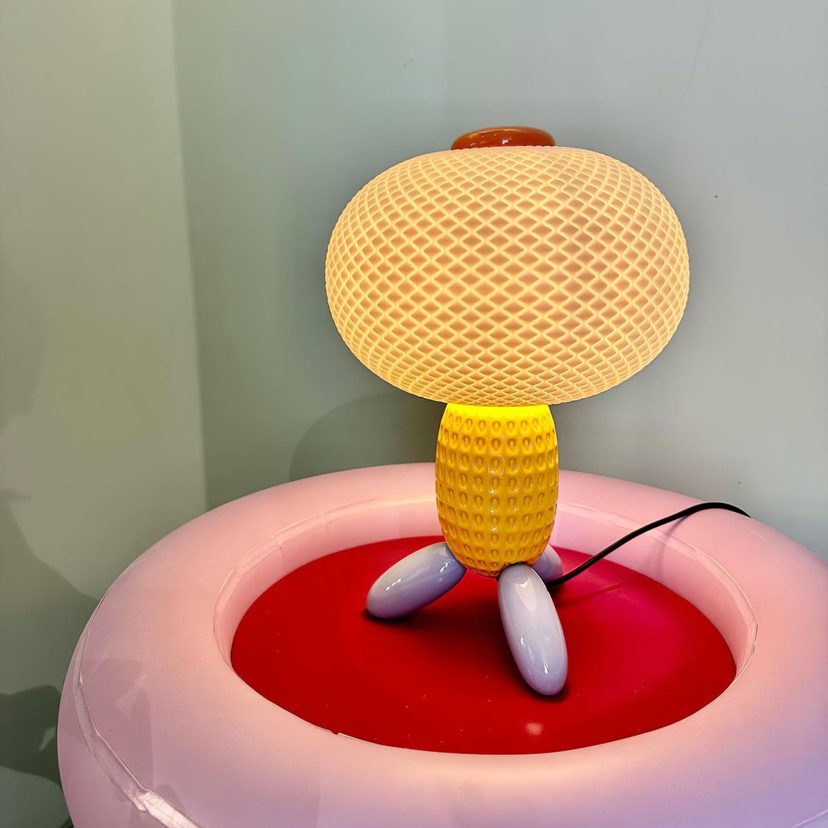 Eirarielle lámpara de mesa moderna de vidrio
