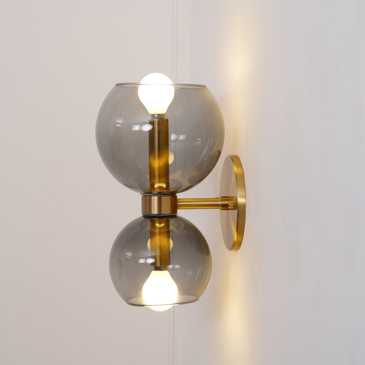 Umarion aplique de pared redondo con vidrio perla