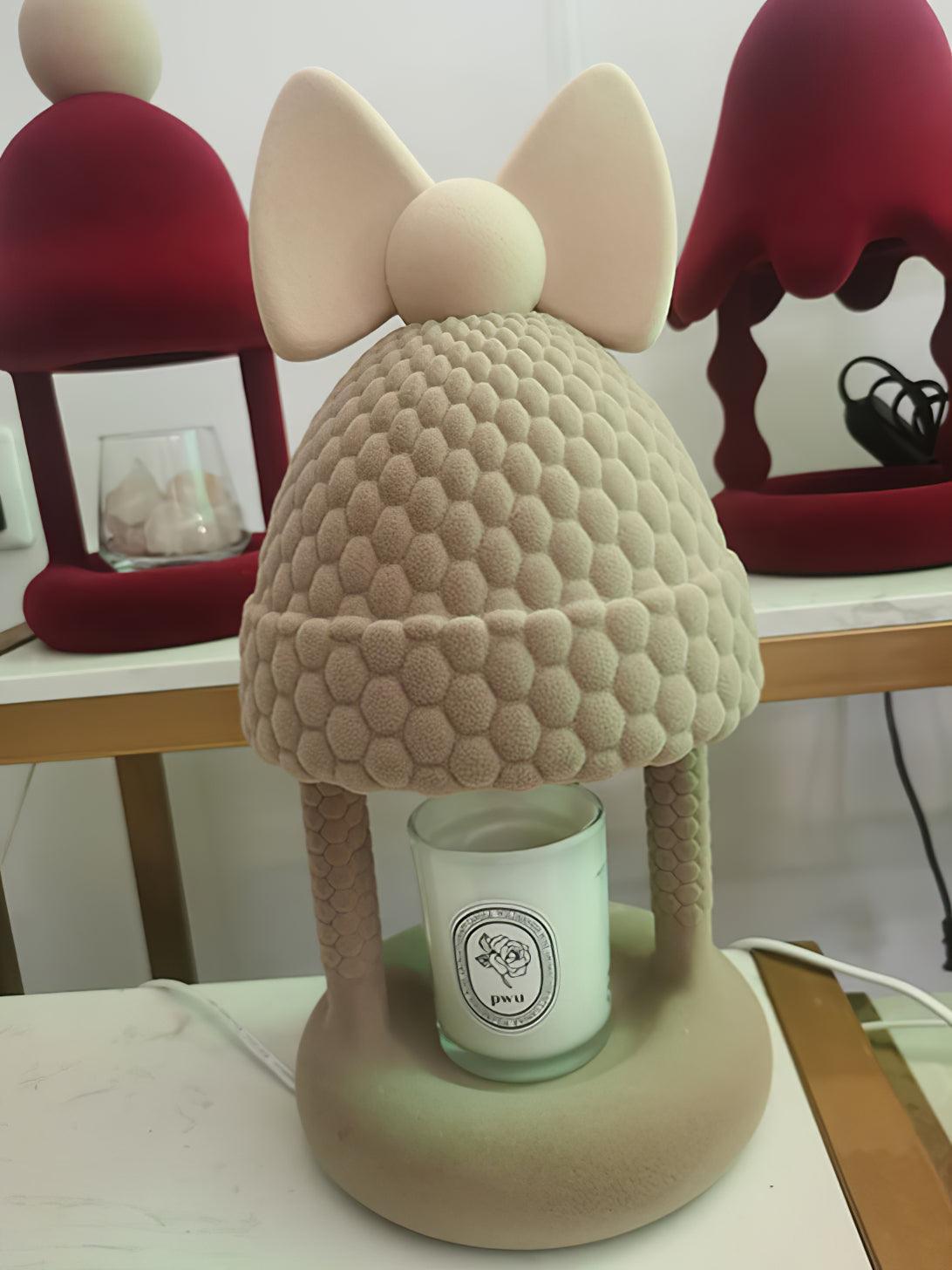Zarinil lámpara de mesa juguetona con pantalla de resina flocking
