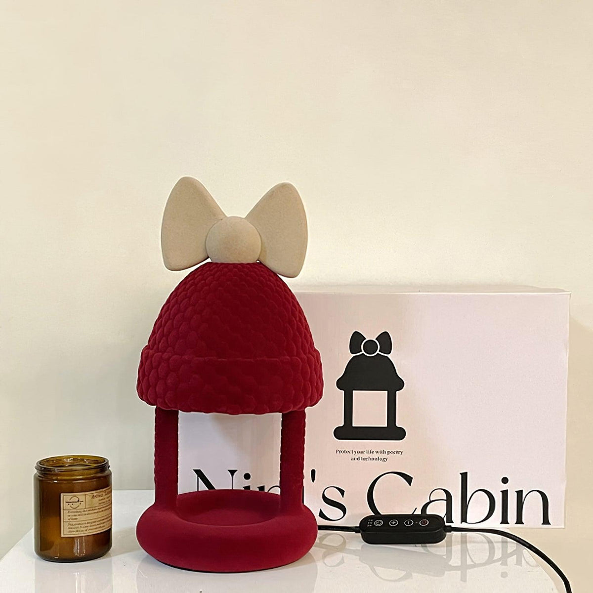 Zarinil lámpara de mesa juguetona con pantalla de resina flocking