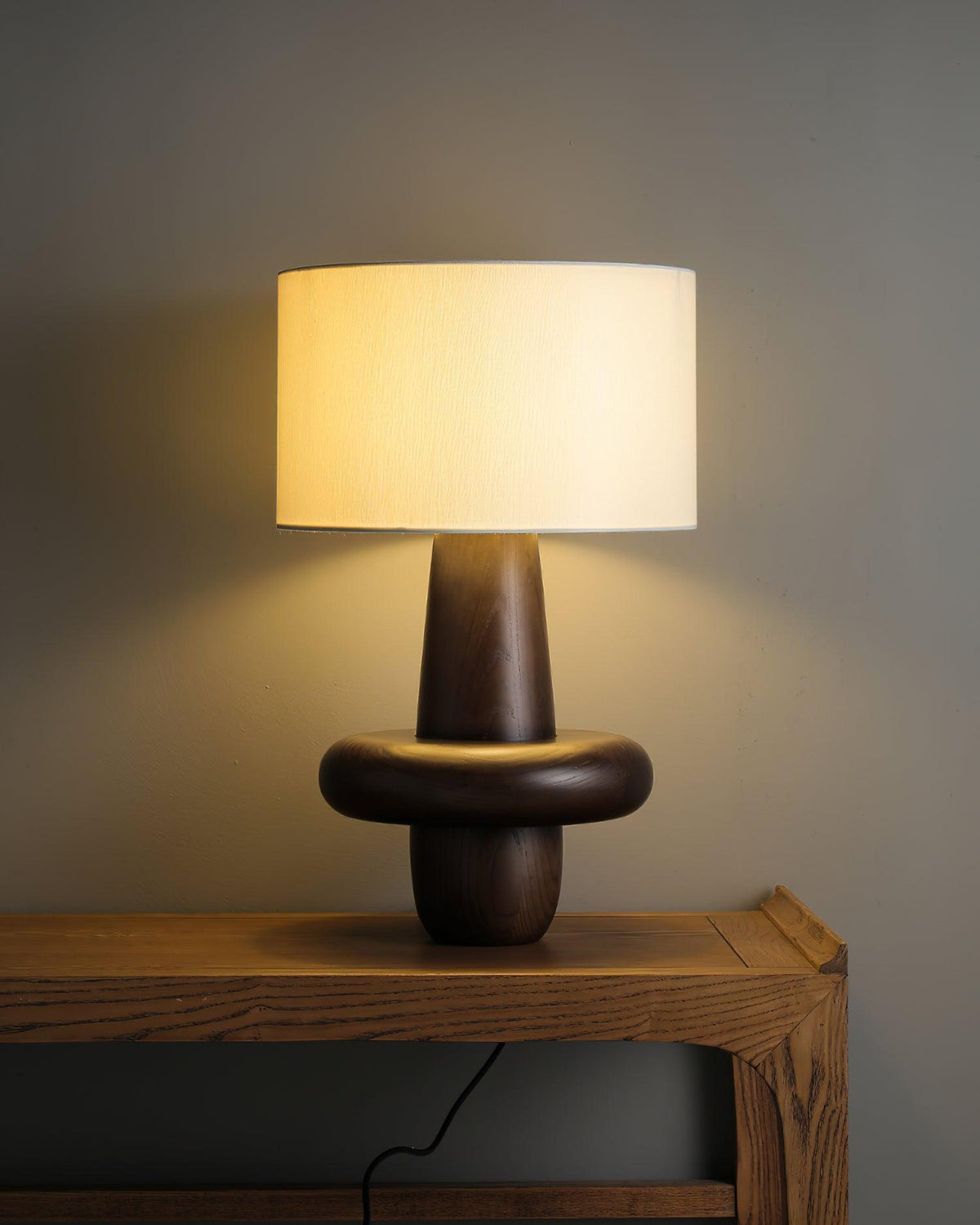 Lámpara de mesa minimalista de madera