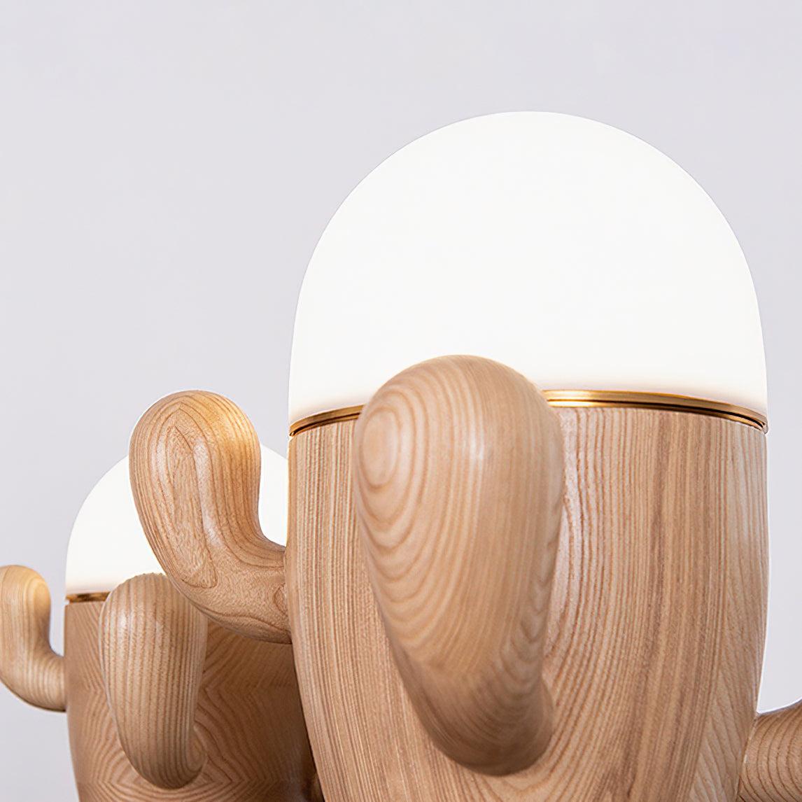 Solivice lámpara de mesa de madera caprichosa