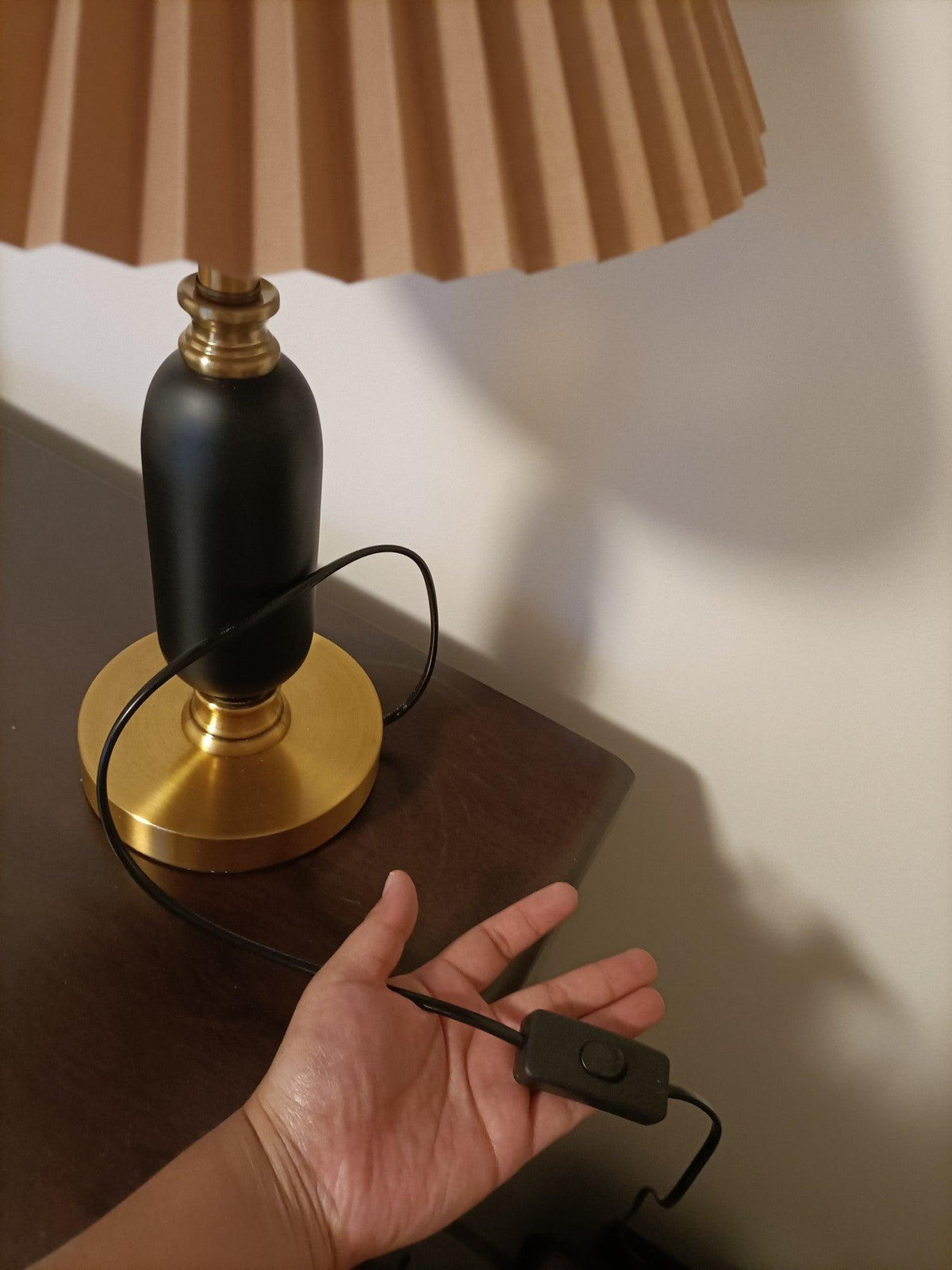 Aurmarila lámpara de mesa de tejido