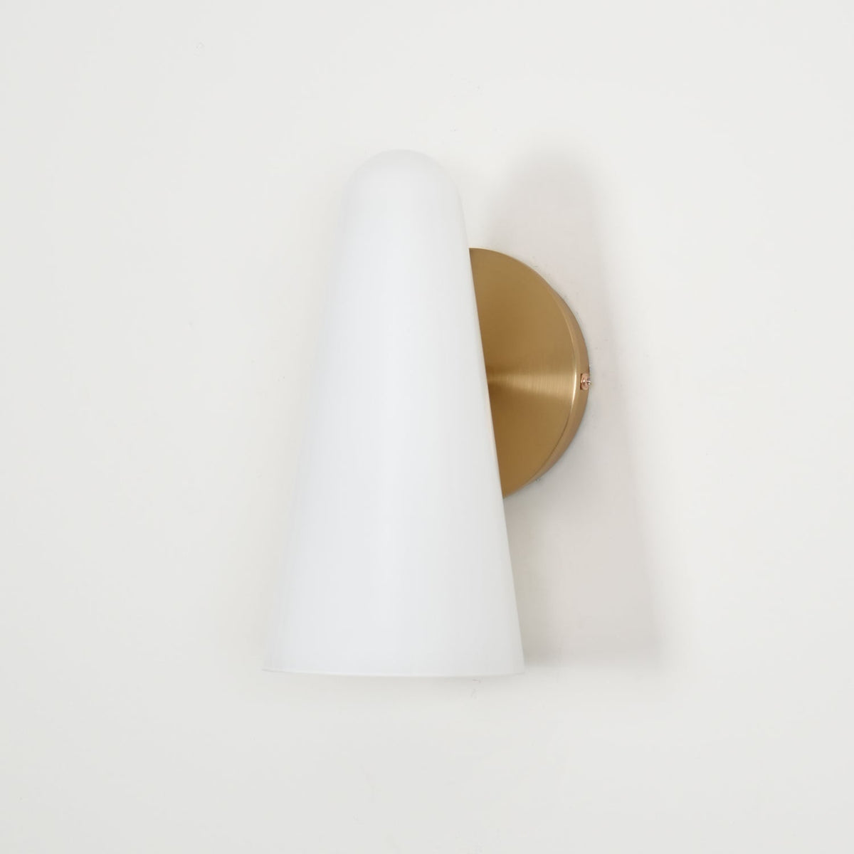 Velivira aplique de pared con pantalla cónica de vidrio