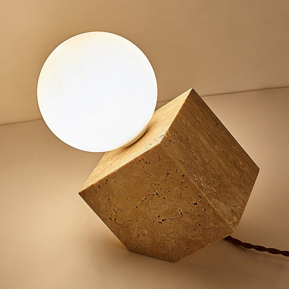 Rolt lámpara de mesa Geométrica de travertino