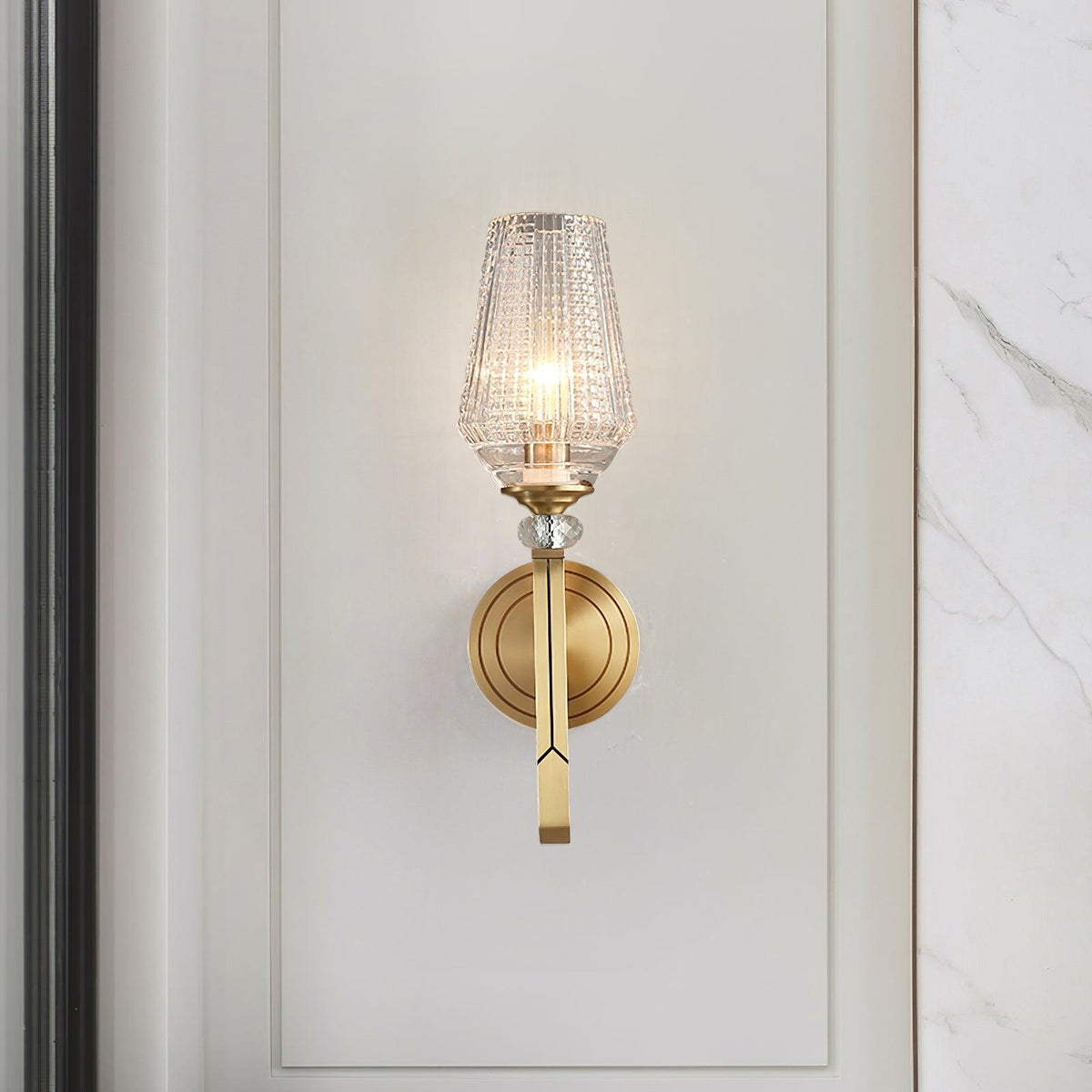 Elyisora aplique de pared en latón con cristal