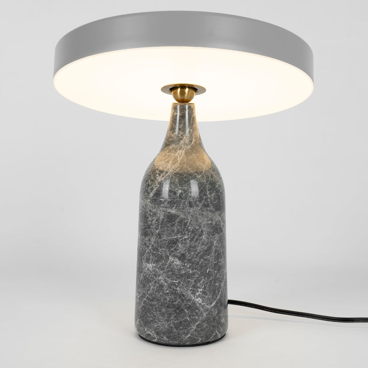 Astrian lámpara de mesa minimalista en mármol