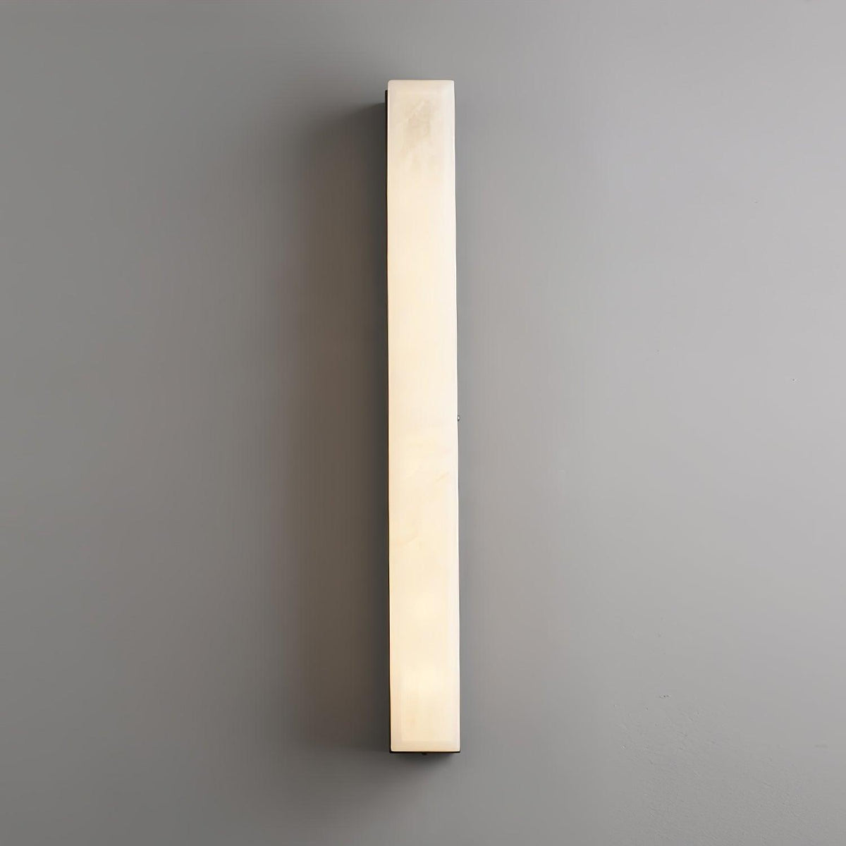 Quill aplique de pared de latón con sombra de alabastro