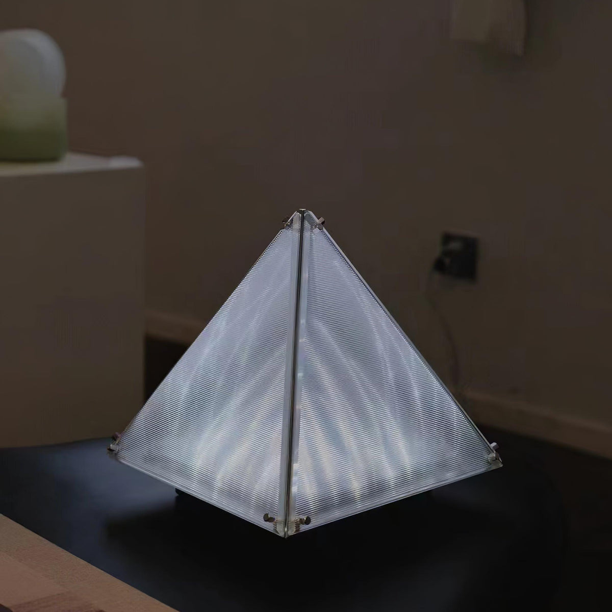 Mymiryre lámpara de mesa pirámide de vidrio