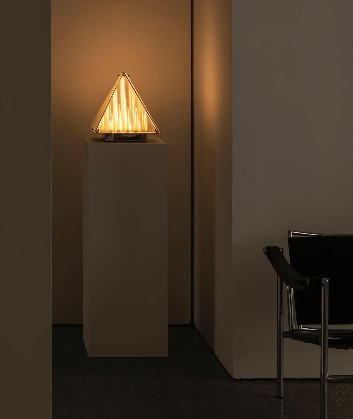 Mymiryre lámpara de mesa pirámide de vidrio