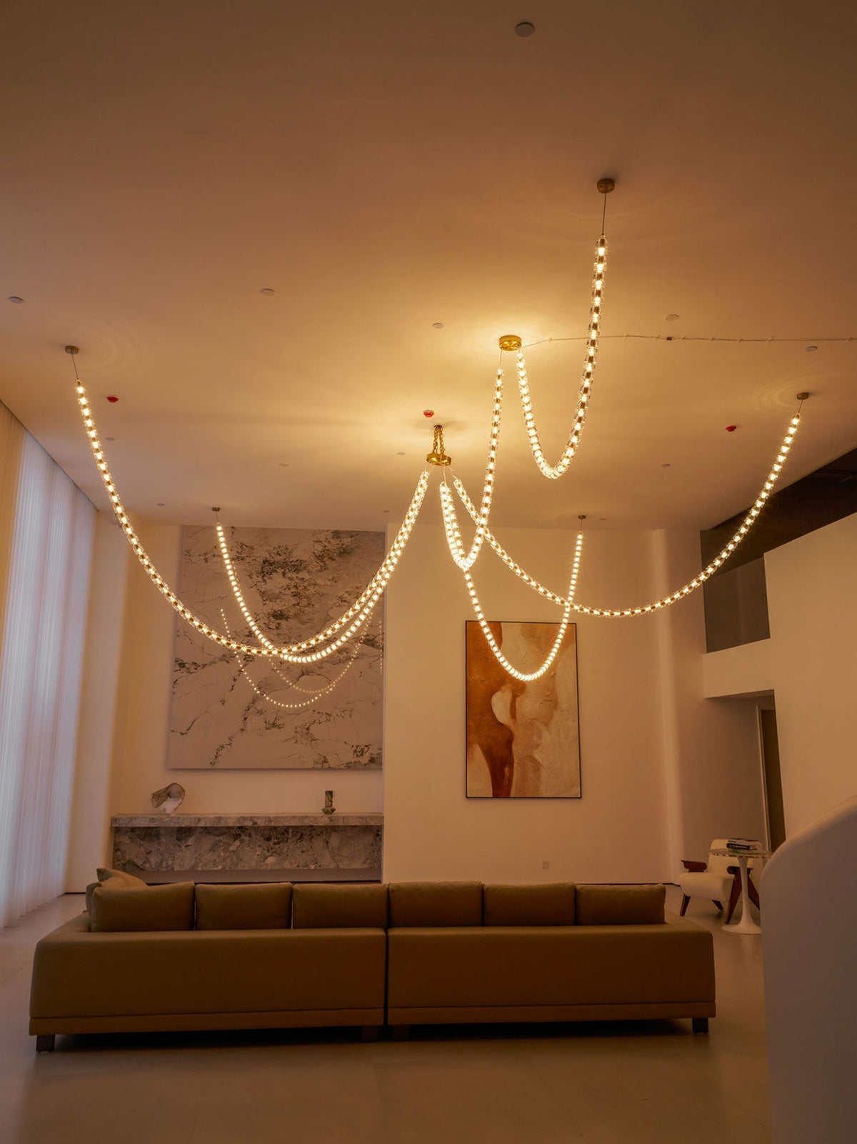 Elyisaine lámpara de araña cristal dorado LED 3-Line