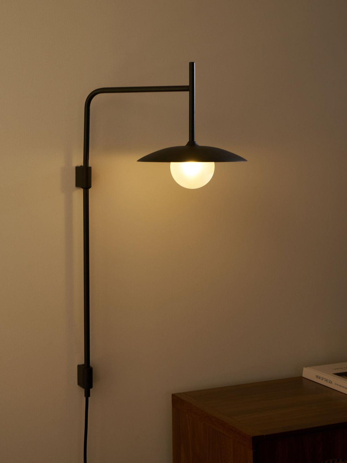 Paxon aplique de pared Swing Arm con vidrio enchufable