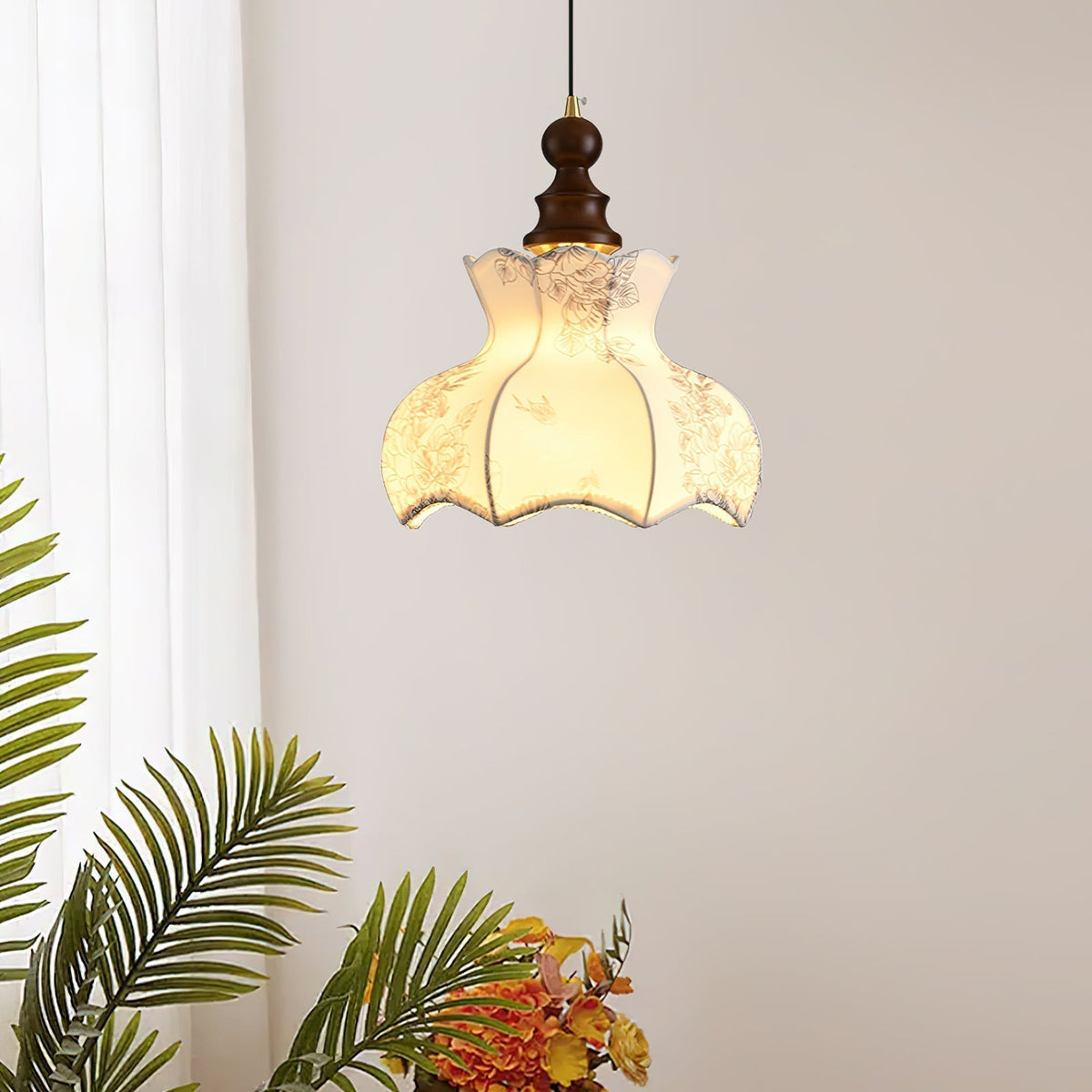 Lámpara colgante de metal y madera con tejido floral elegante vintage
