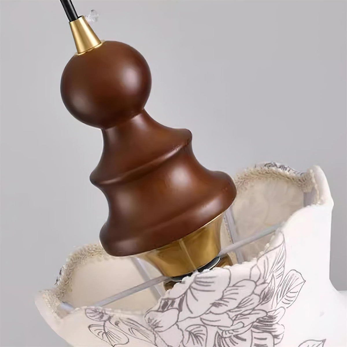 Lámpara colgante de metal y madera con tejido floral elegante vintage
