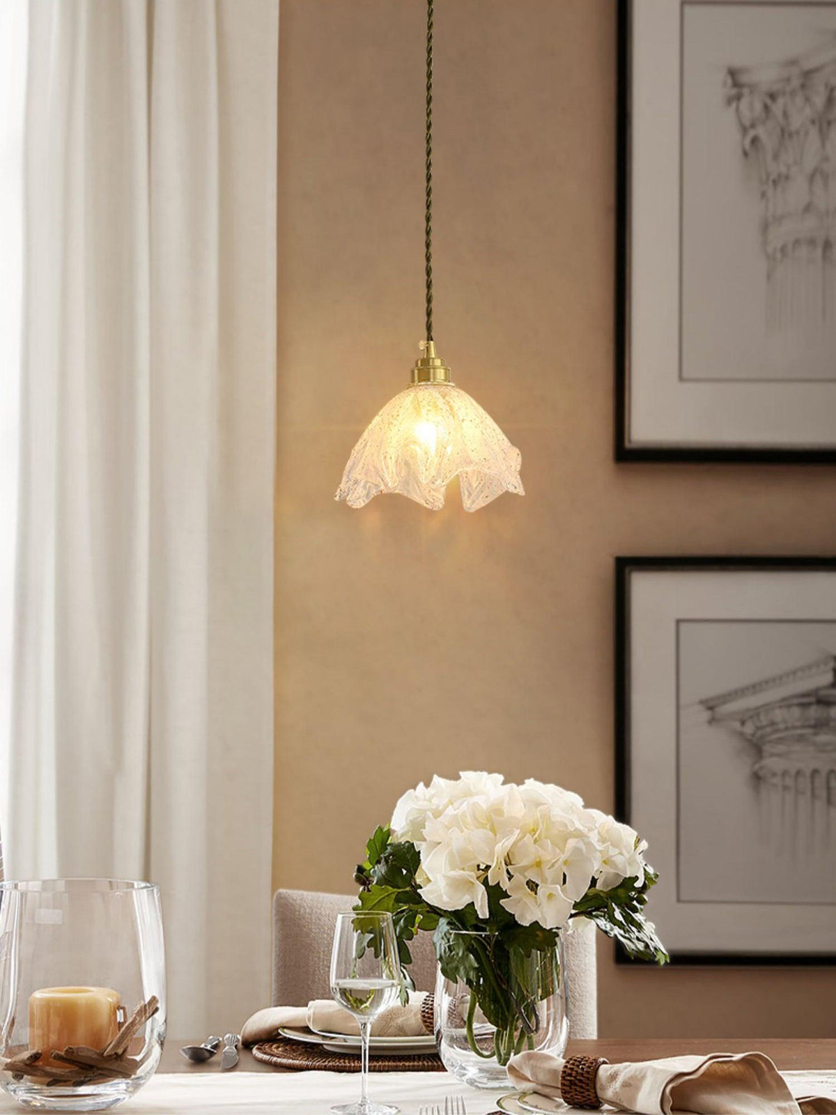 Deveny lámpara colgante de vidrio con acabado rizado, latón y estilo vintage