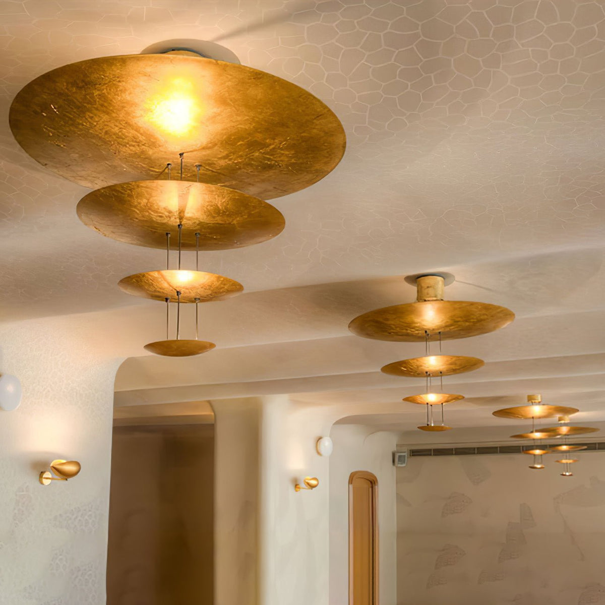 Phelion lámpara colgante de capas con hoja de oro dorada