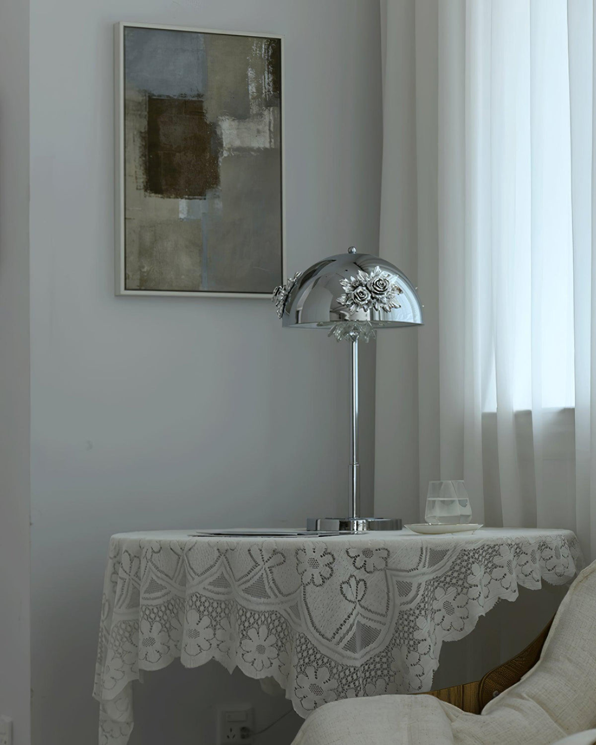 Uvaris lámpara de mesa con detalles románticos en cristal