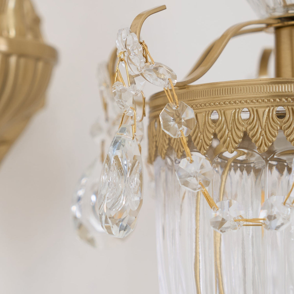 Vireon aplique de pared doble dorado moderno