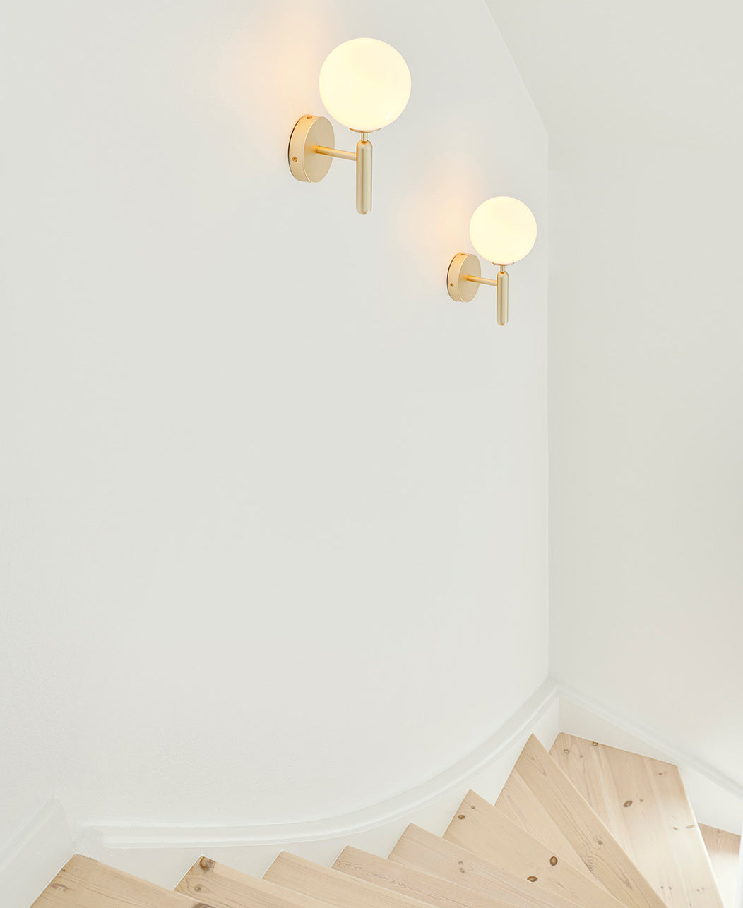 Kynlo aplique de pared con globos de vidrio claro estilo nórdico enchufable esfera