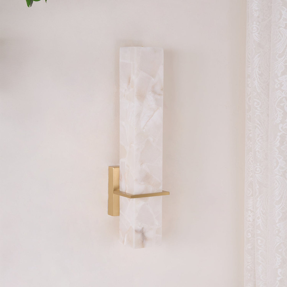 Eiriaya aplique de pared blanco alabastro latón moderno cuboide