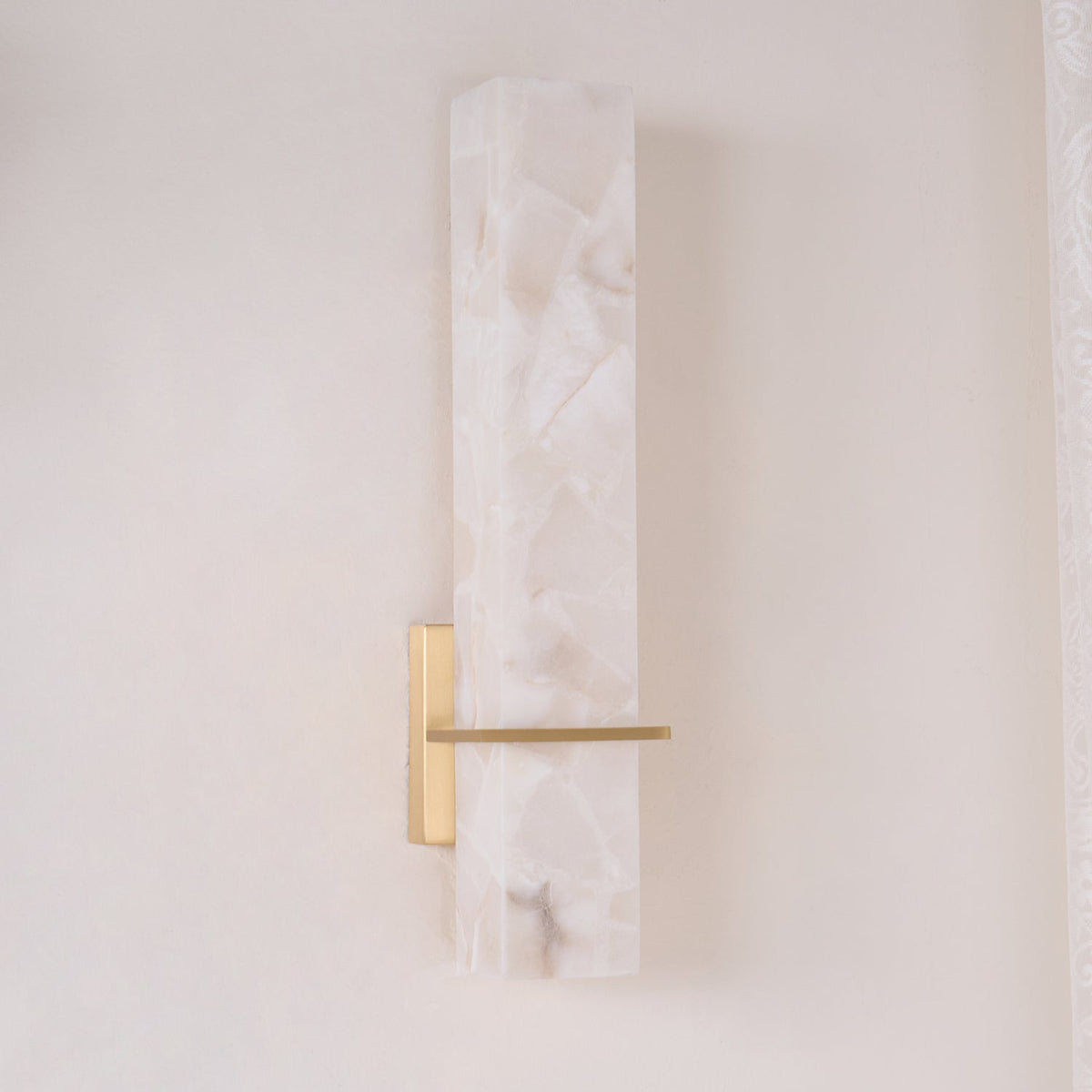 Eiriaya aplique de pared blanco alabastro latón moderno cuboide