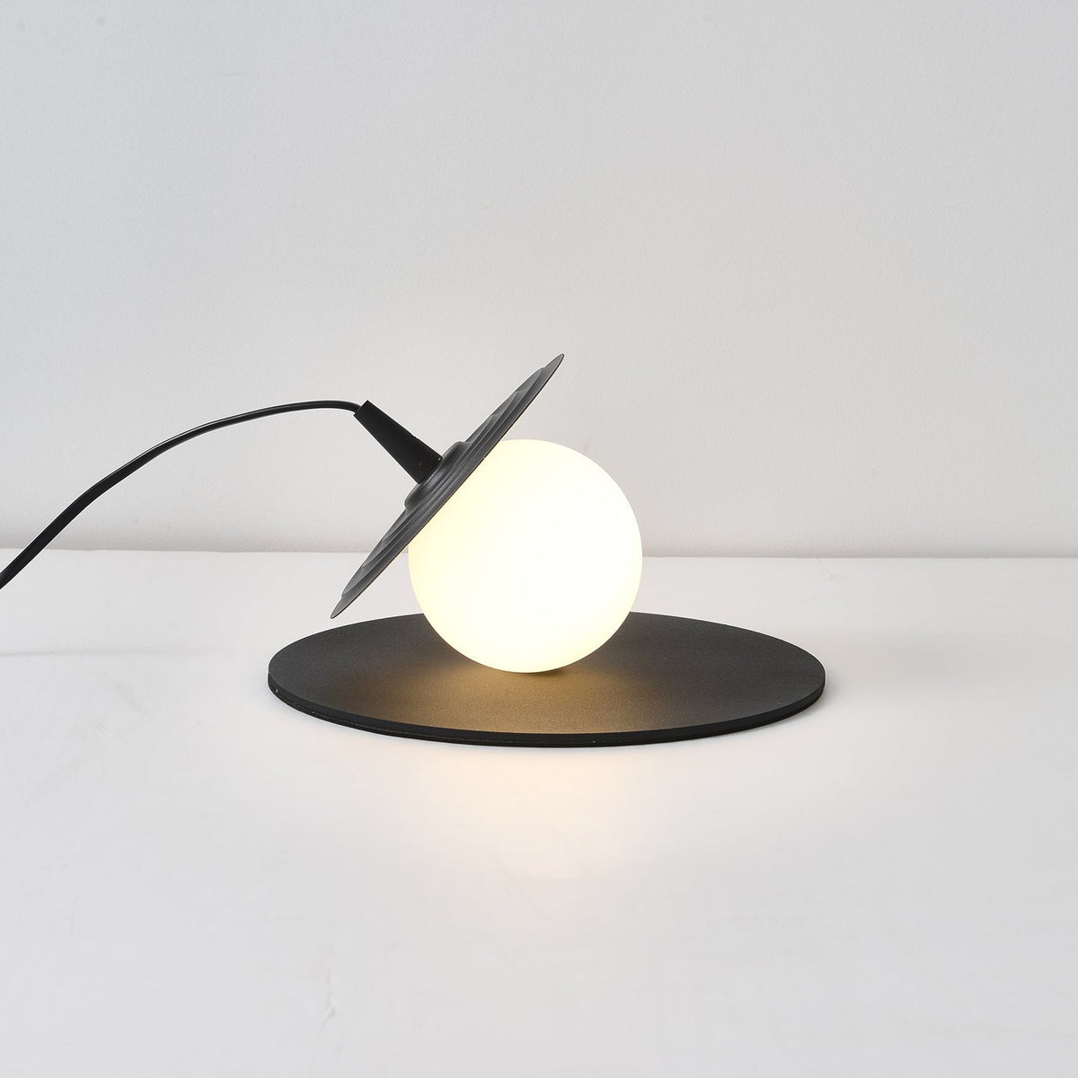 Cevenir lámpara de mesa Kinetic PE Rotomoulding