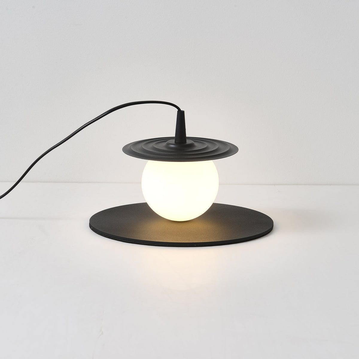 Cevenir lámpara de mesa Kinetic PE Rotomoulding