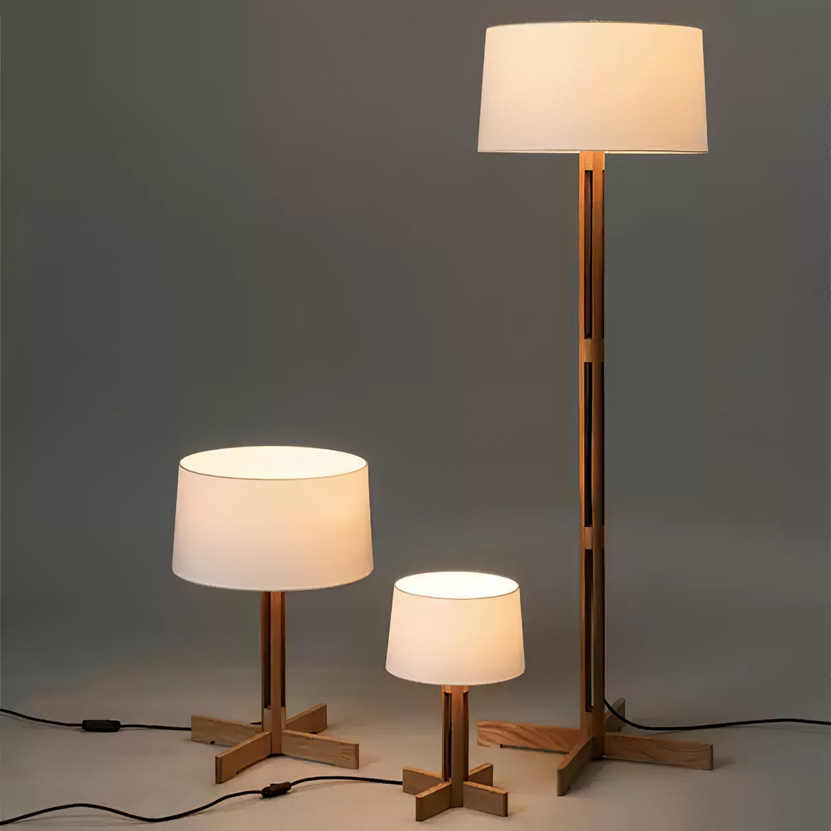 Rinivena lámpara de mesa contemporánea de madera y tejido
