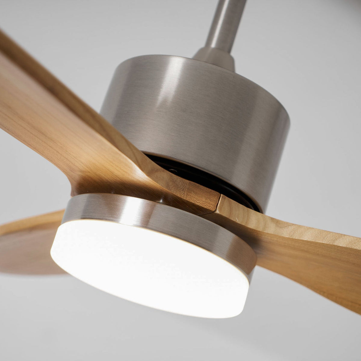 HushGlow ventilador de techo con luz