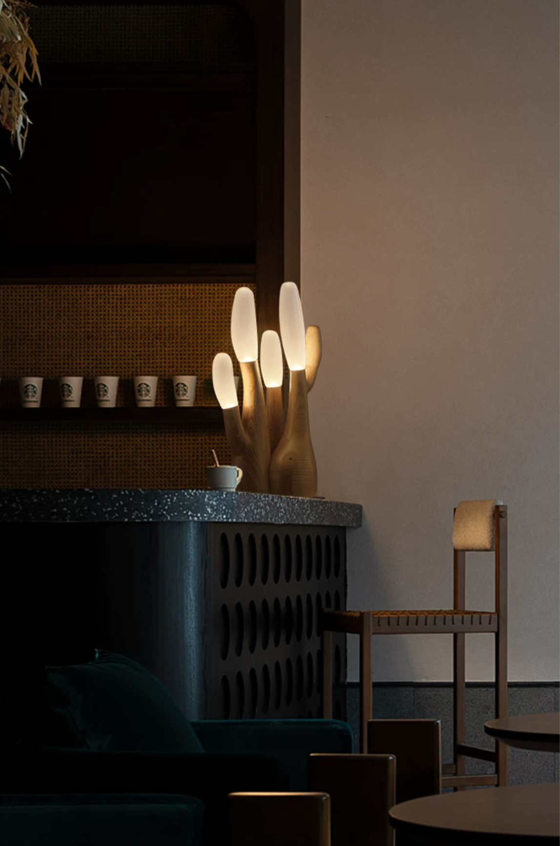 Lámpara de mesa de madera Rosedencombe