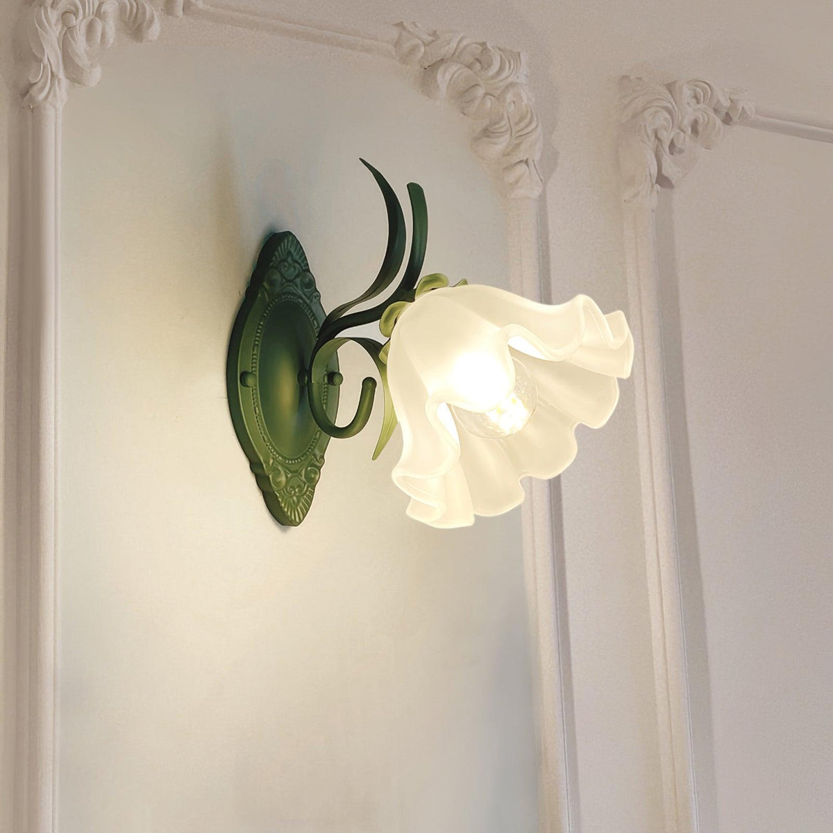 Aplique de pared vintage con sombra floral de vidrio para dormitorio y sala de estar