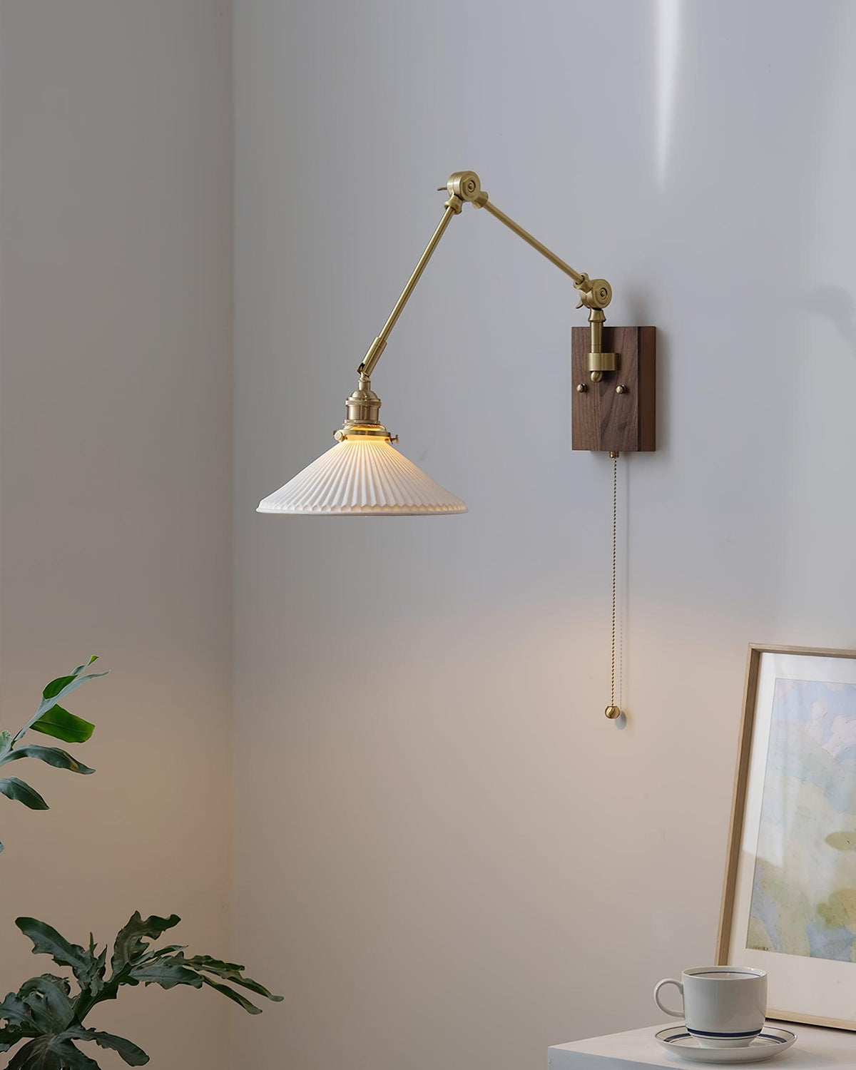 Aplique de pared con brazo ajustable y pantalla plisada, base de nogal, estilo vintage para tareas