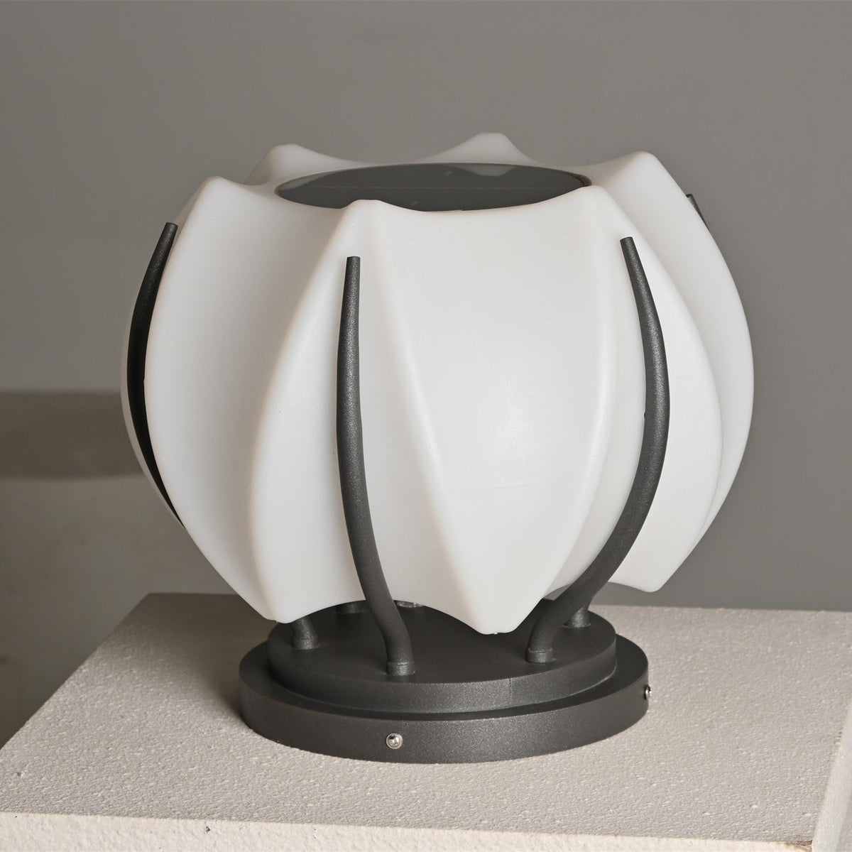 Leon luminaria exterior minimalista
