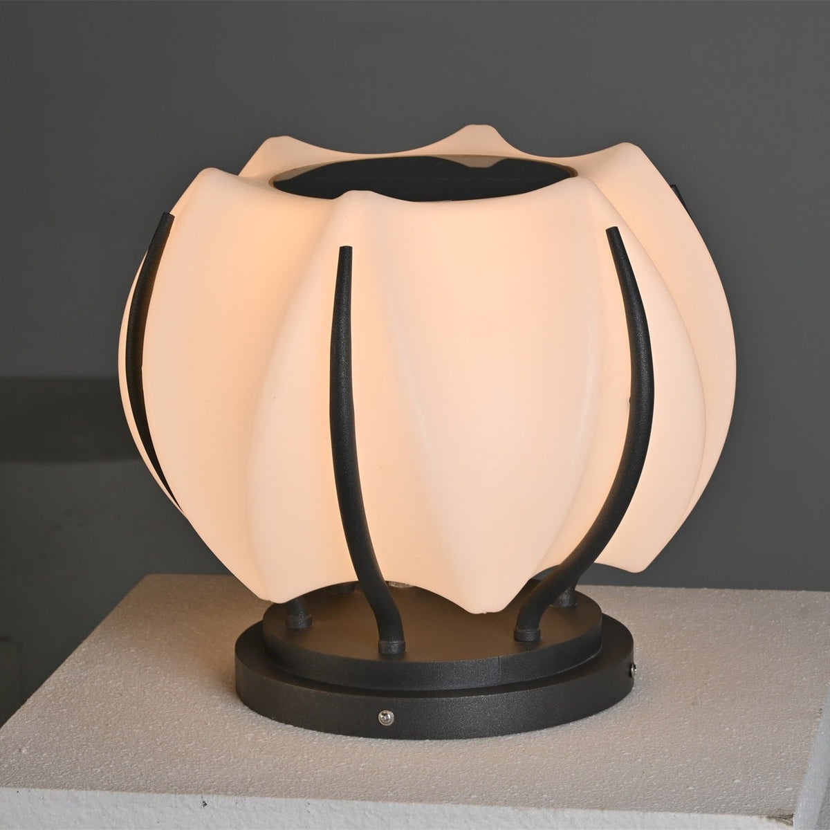 Leon luminaria exterior minimalista