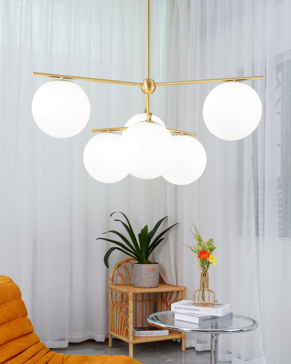 Casoella lámpara de araña esfera y tallo moderna dorada LED